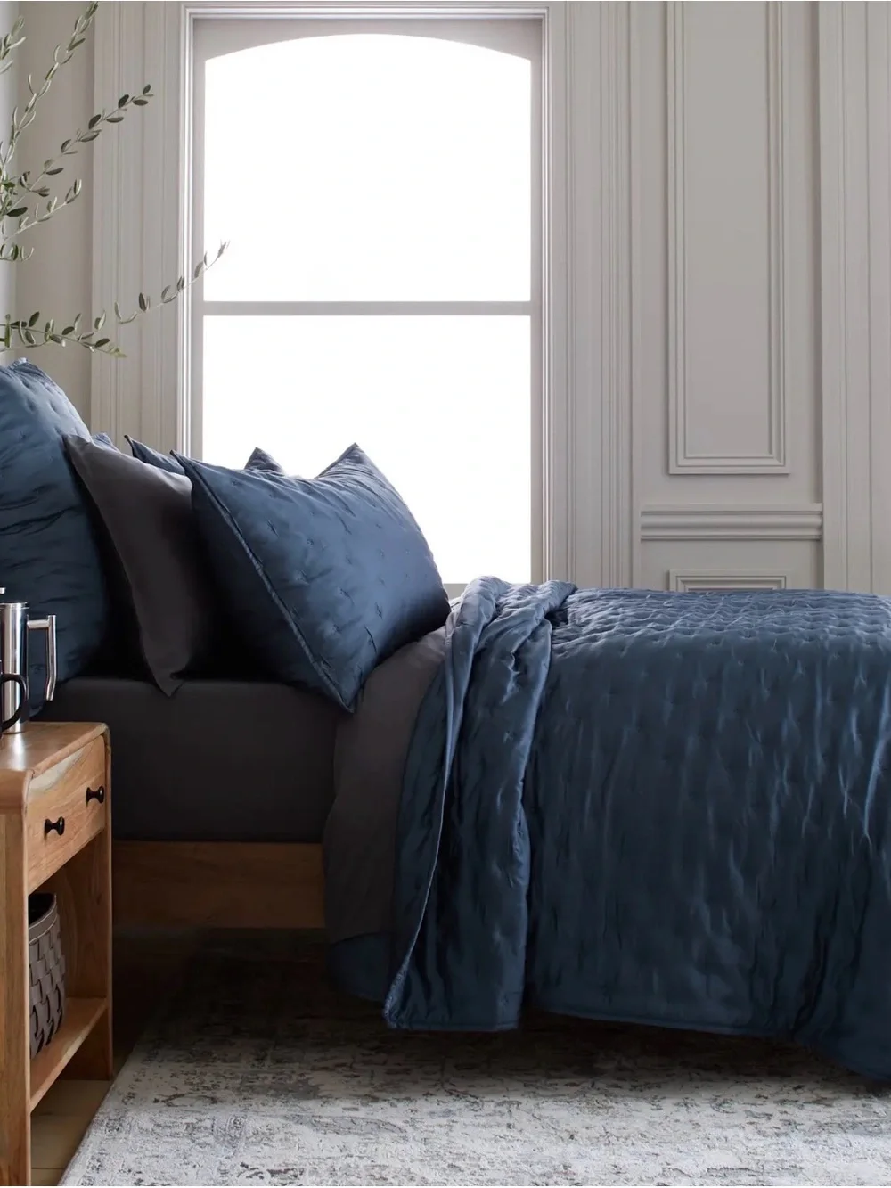 NWOT Luxury Nightfall Bamboo Dream Quilt - Retail $184